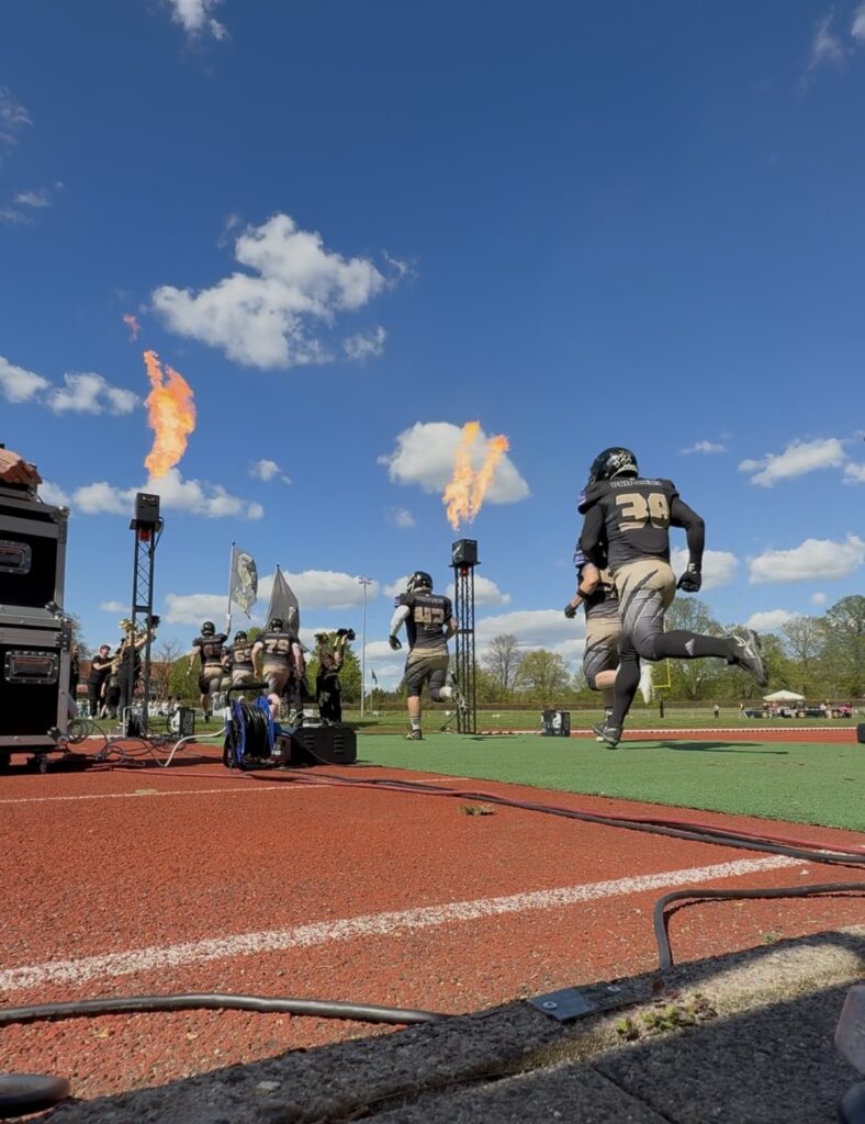 einlauf-sportler-steinburg-panther-itzehoe-mit-flammenwerfer-nk-events-1